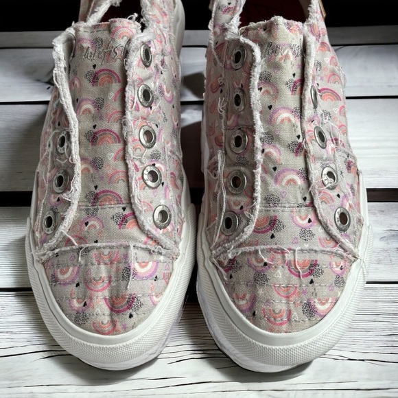 Blowfish Play-T Big Girl's Size 4/Women's Size 6.Rainbow Pattern slip on sneaker - Picture 1 of 6